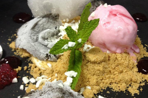 Rosa, rosa sorbet, cake from black sesame and candy cotton